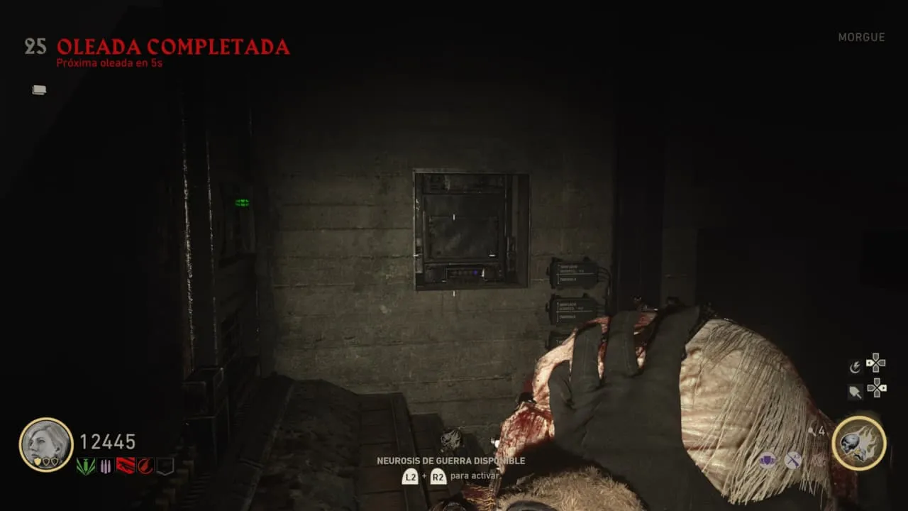 Puerta metálica de la Morgue